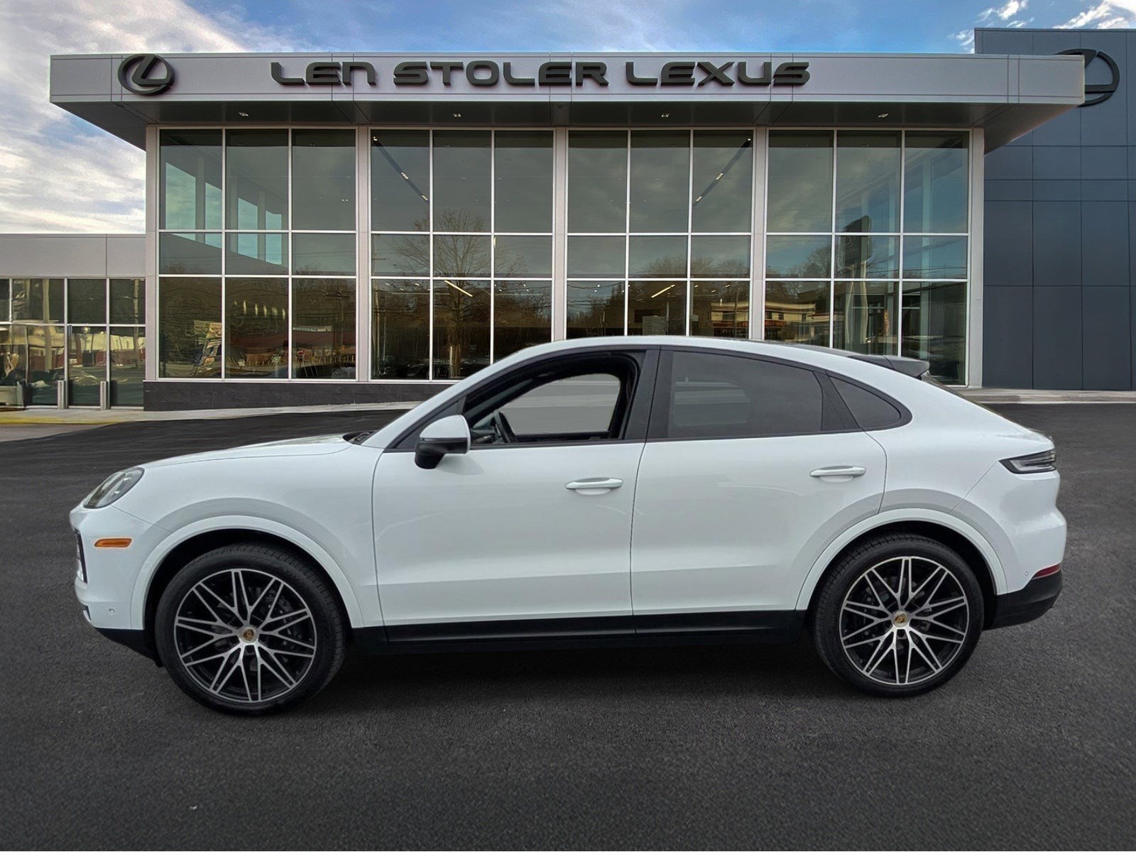 Used 2024 Porsche Cayenne Coupe AWD/4WD image 6