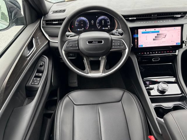 New 2026 Jeep Grand Cherokee L Limited w/ Luxury Tech Group II AWD/4WD image 39