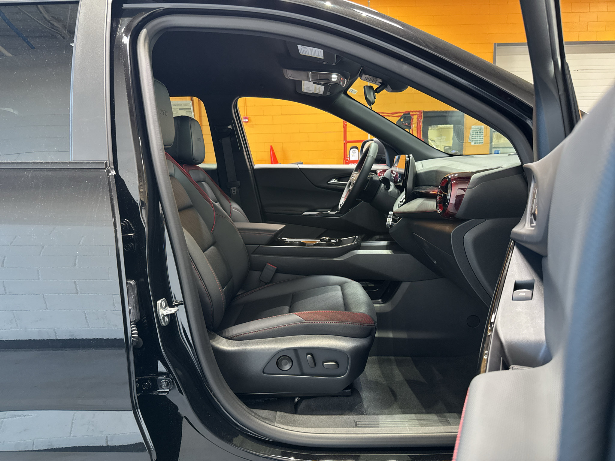 New 2027 Chevrolet Equinox RS w/ Convenience Package III AWD/4WD image 18