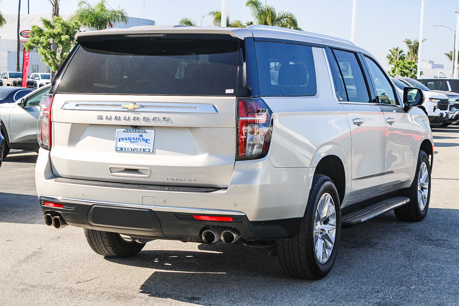 Used 2024 Chevrolet Suburban Premier RWD image 4