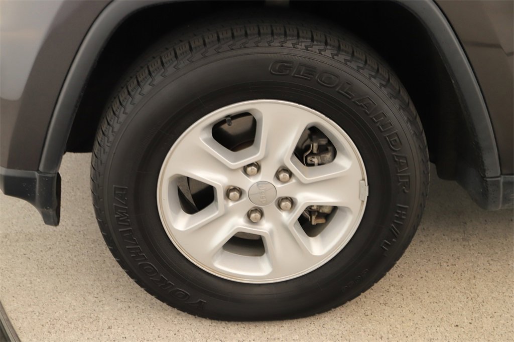 Used 2017 Jeep Grand Cherokee Laredo w/ Quick Order Package 23E image 31