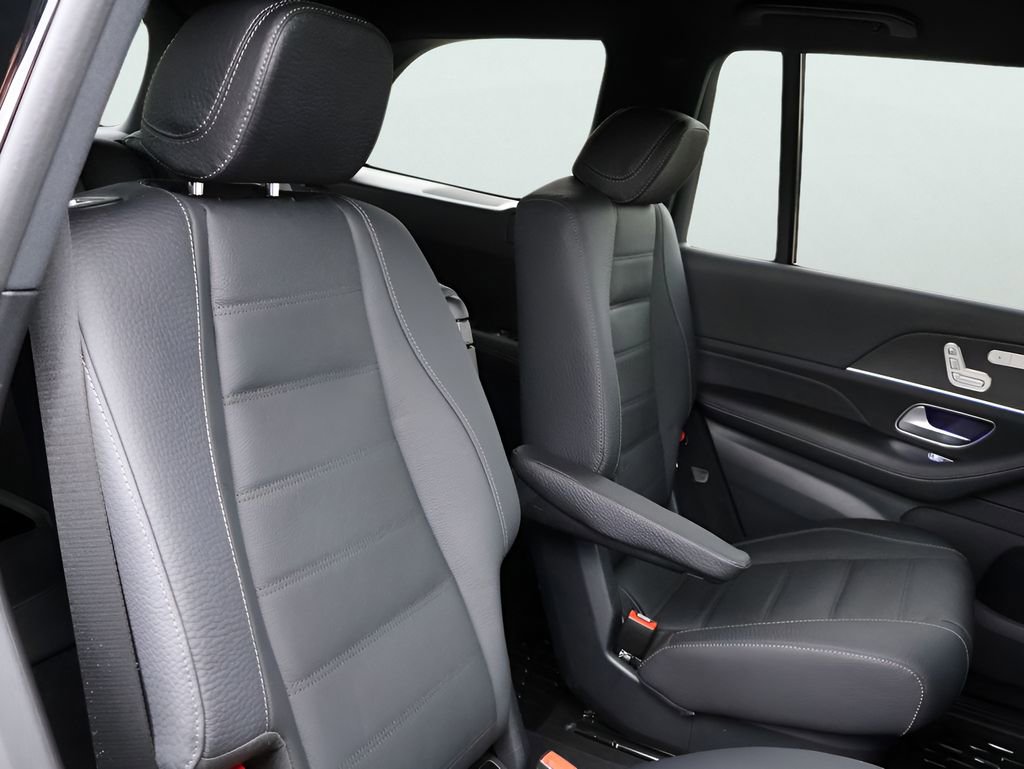 Used 2025 Mercedes-Benz GLS 450 4MATIC image 12