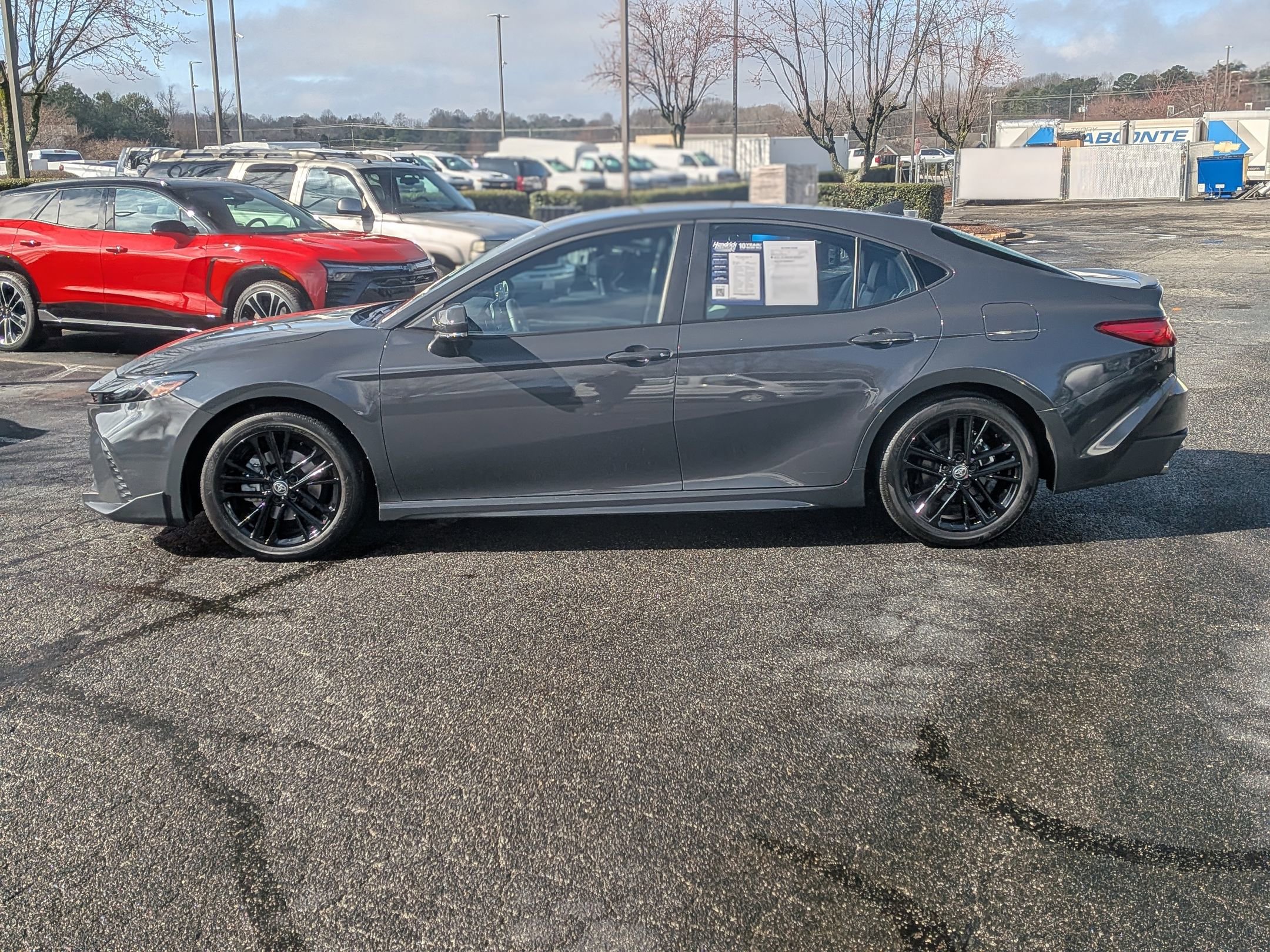 Used 2025 Toyota Camry SE image 6