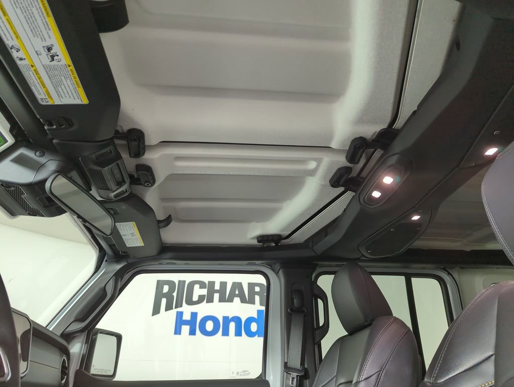 Used 2024 Jeep Wrangler Sahara image 15