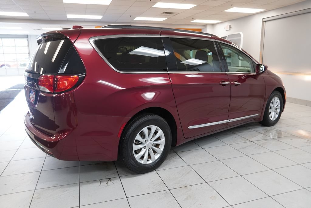 Used 2017 Chrysler Pacifica Touring-L FWD image 12
