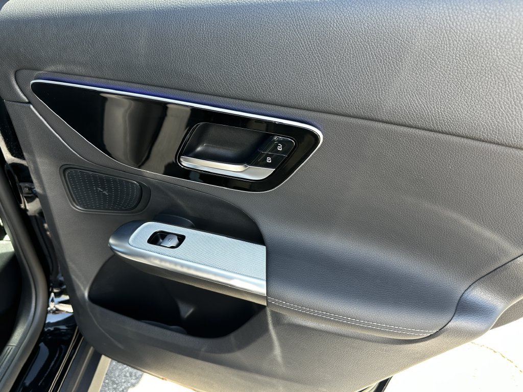Certified 2025 Mercedes-Benz GLC 350e 4MATIC w/ Driver Assistance Package image 19