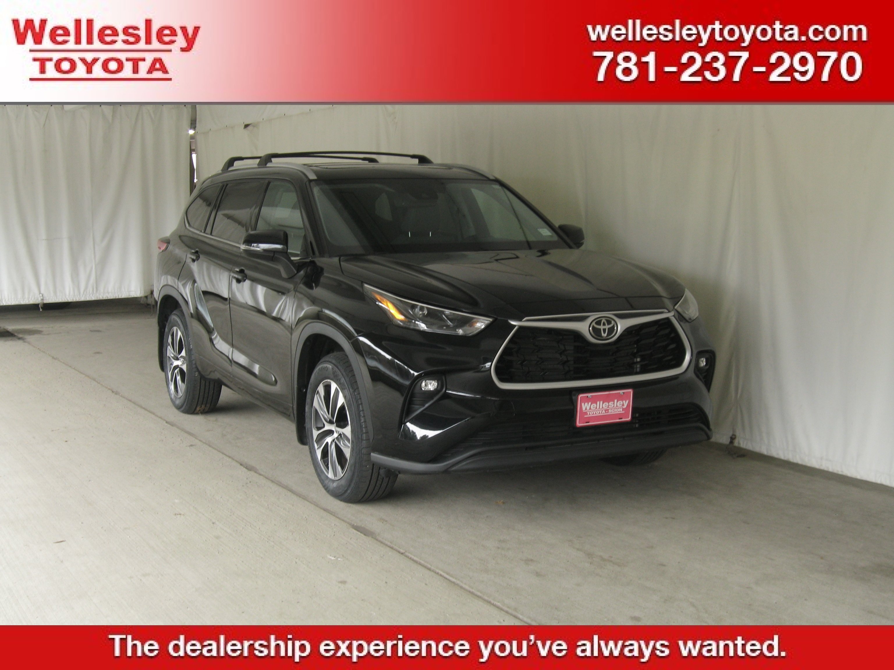 Used 2022 Toyota Highlander XLE image 1