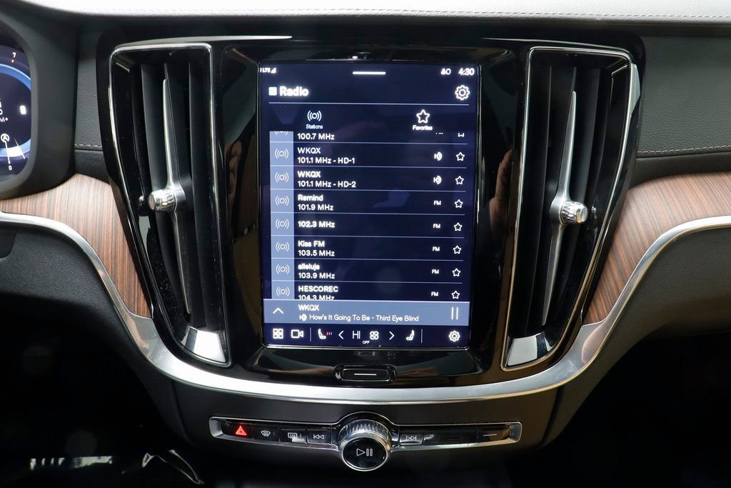 Used 2024 Volvo V60 B5 Cross Country Ultimate image 10