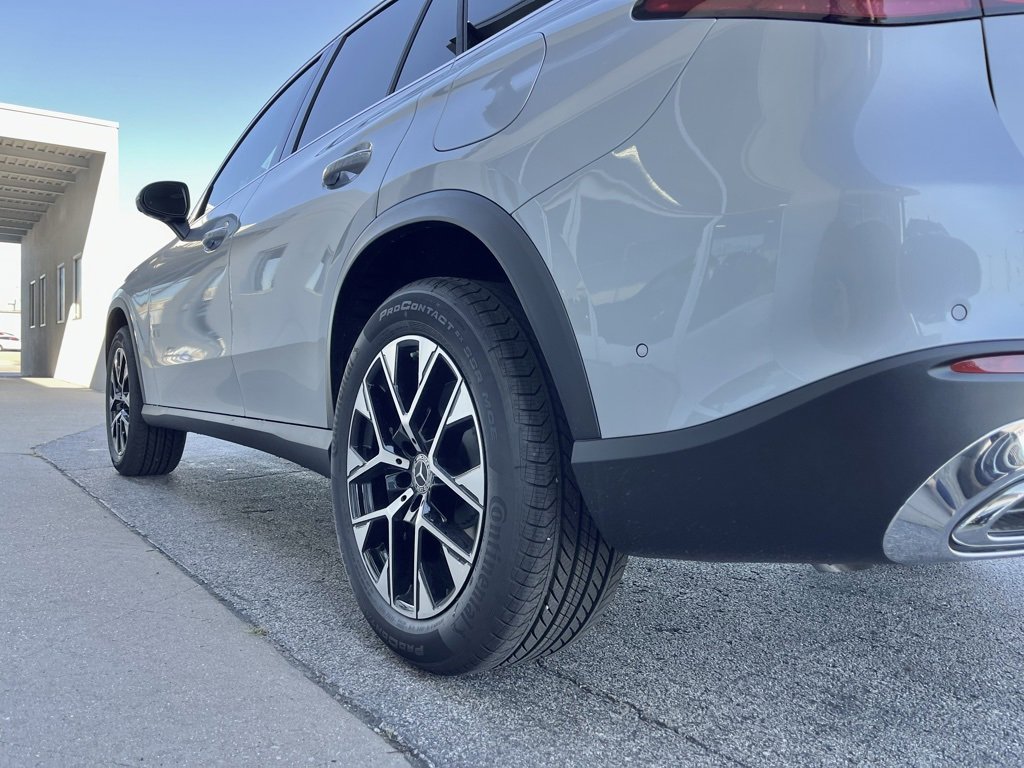 Used 2025 Mercedes-Benz GLC 350e 4MATIC image 11