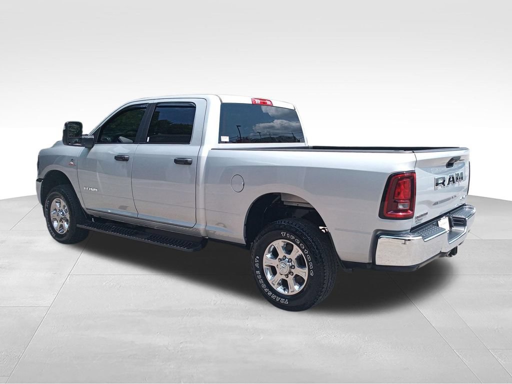 Used 2025 RAM 3500 Big Horn AWD/4WD image 3