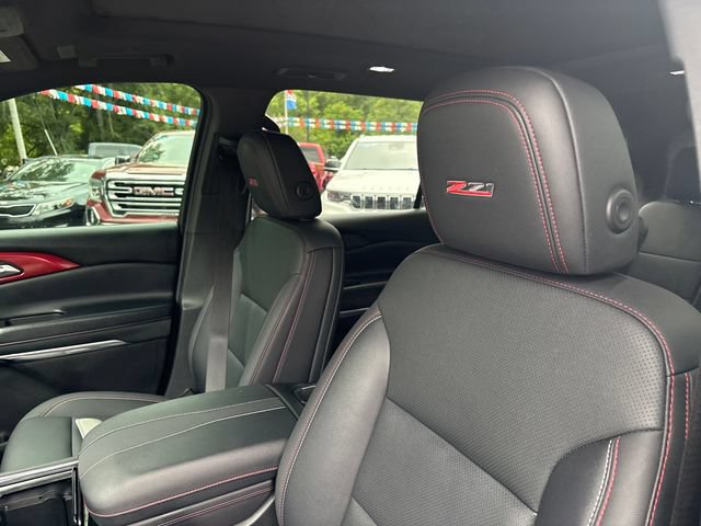 Used 2025 Chevrolet Traverse Z71 w/ LPO, Floor Liner Package AWD/4WD image 9