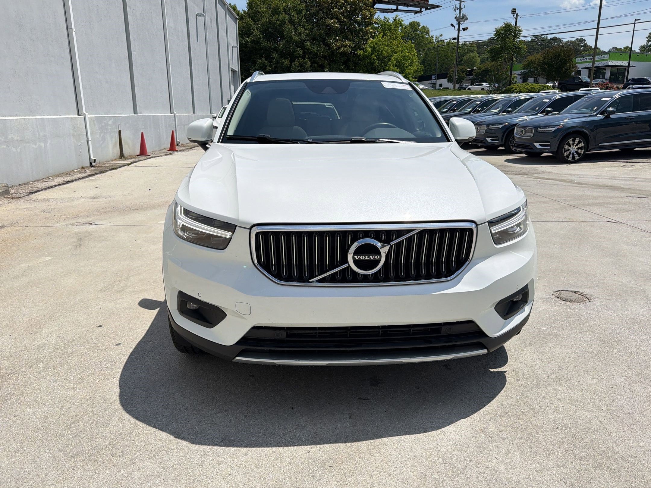 Used 2021 Volvo XC40 T4 Inscription w/ Climate Package FWD image 6