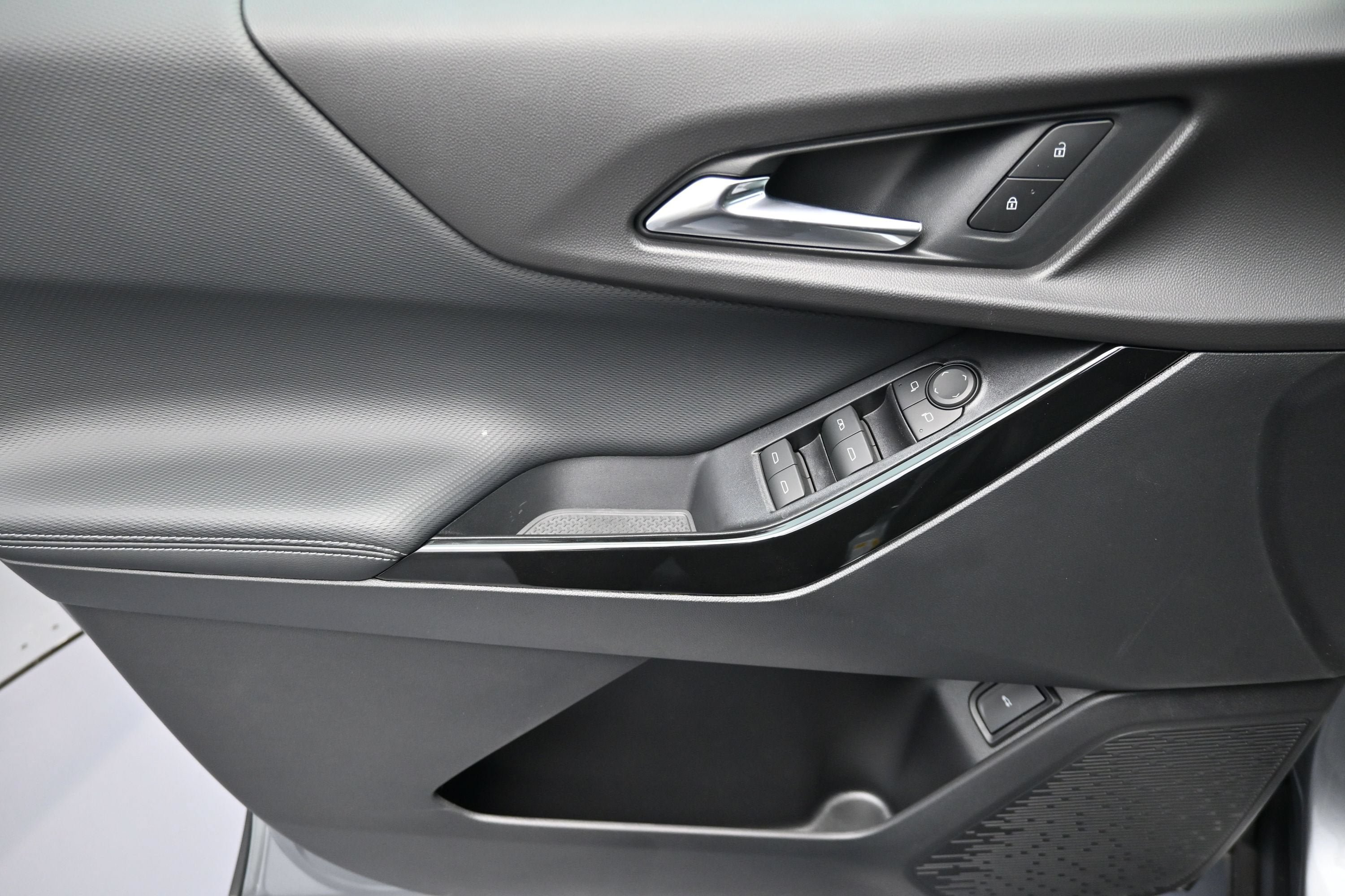 New 2027 Chevrolet Equinox LT w/ Convenience Package II FWD image 26