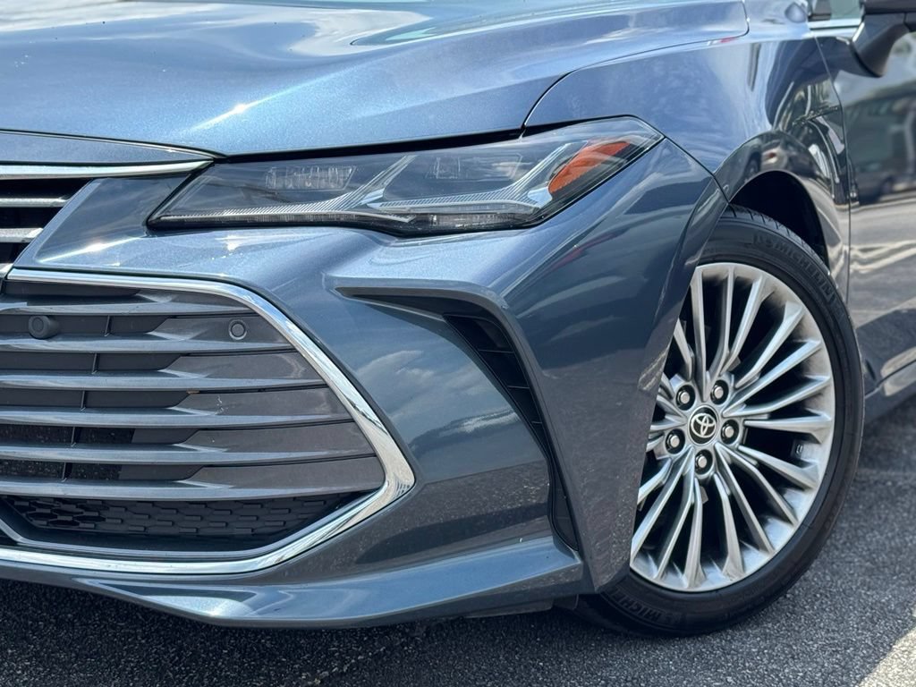 Used 2022 Toyota Avalon Limited w/ Advanced Safety Package FWD image 5