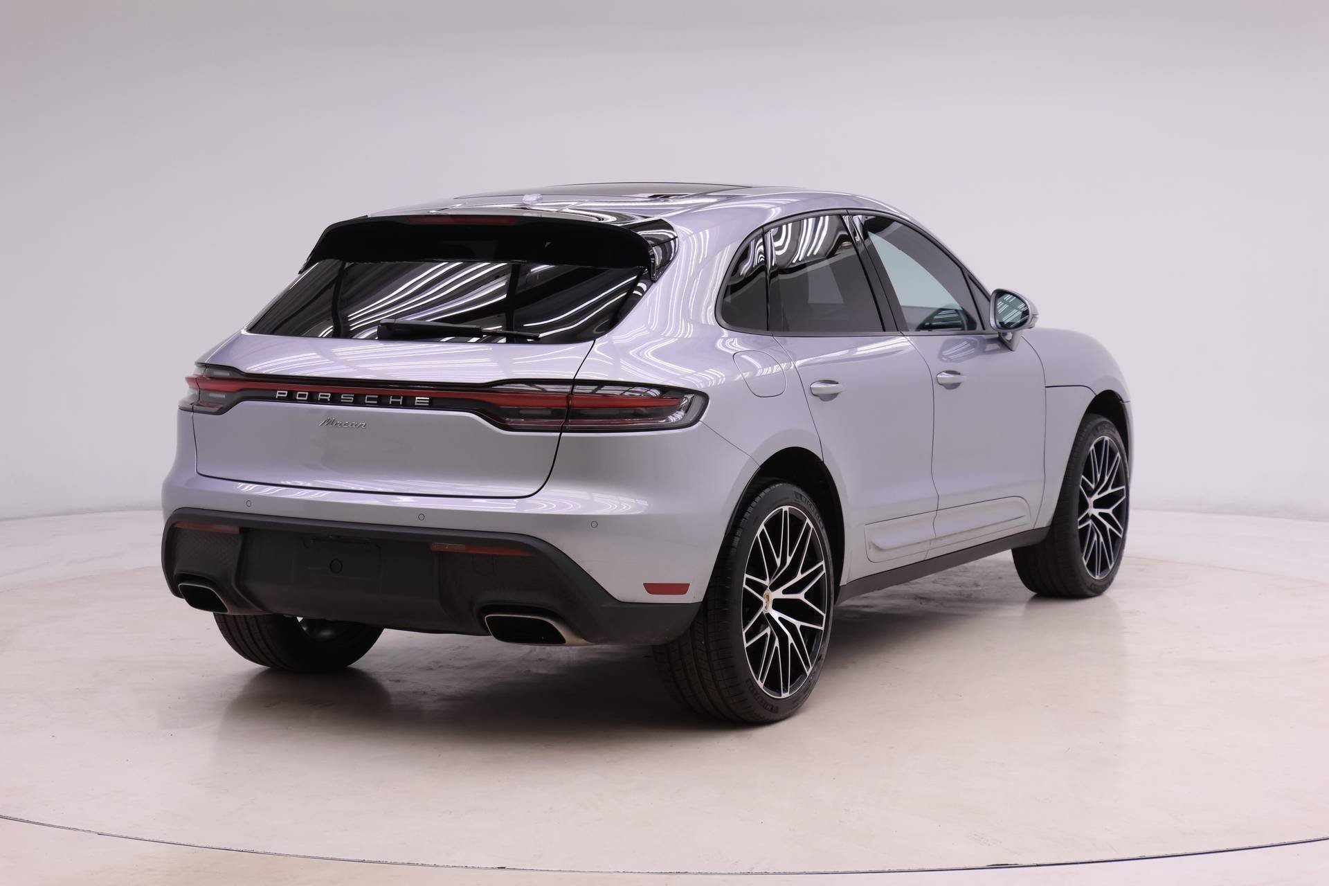 Used 2025 Porsche Macan image 6