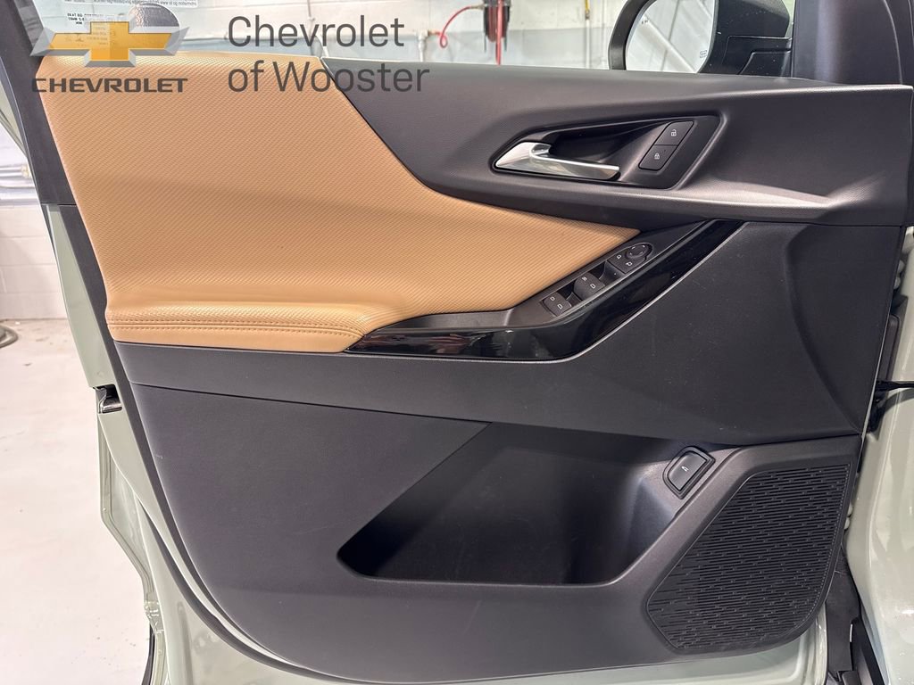 Used 2025 Chevrolet Equinox ACTIV image 28