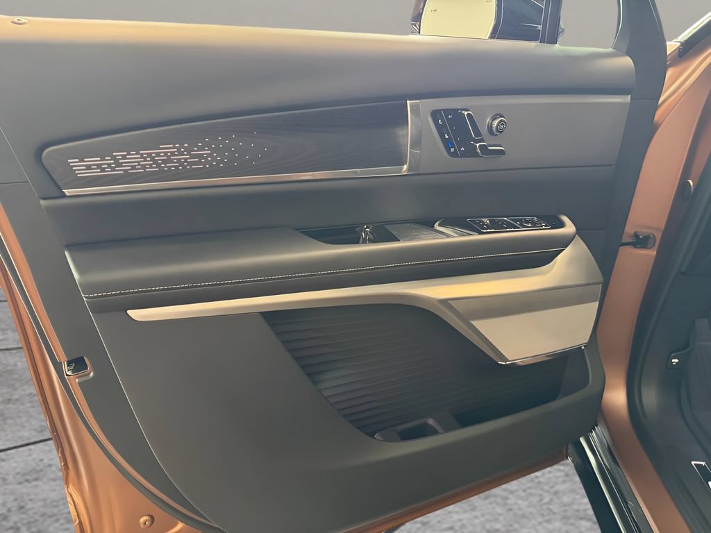 New 2027 Cadillac Vistiq Luxury w/ LPO, Floor Liner Package AWD/4WD image 9