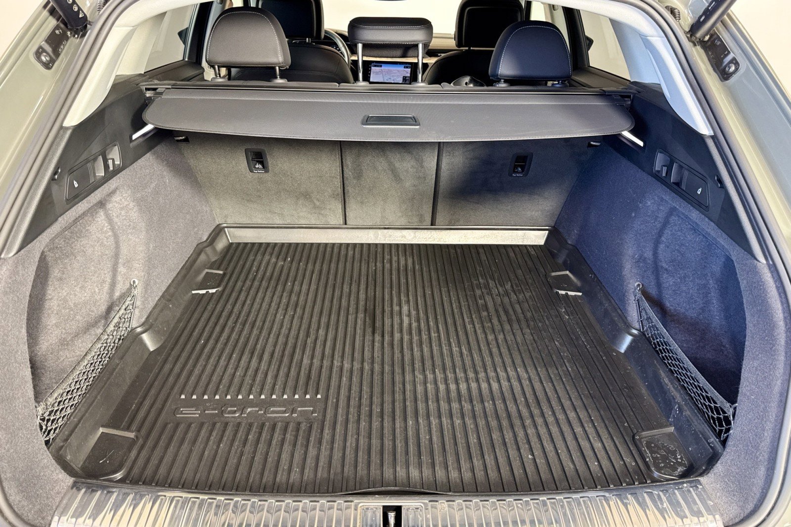 Used 2024 Audi Q8 e-tron Premium Plus w/ Premium Plus Package image 24