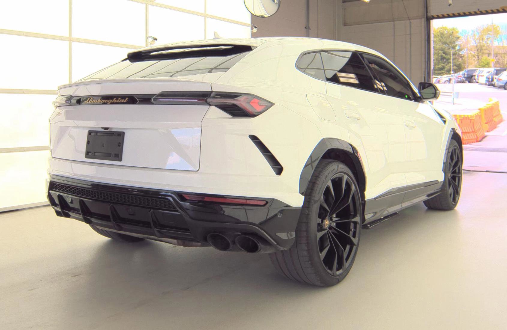 Used 2020 Lamborghini Urus AWD/4WD image 4
