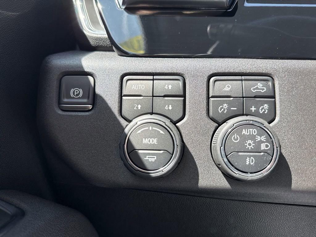 New 2025 Chevrolet Silverado 1500 RST w/ Convenience Package II AWD/4WD image 13