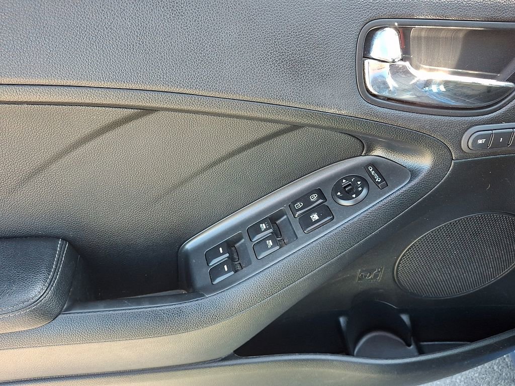 Used 2015 Kia Forte EX w/ Premium Package FWD image 13