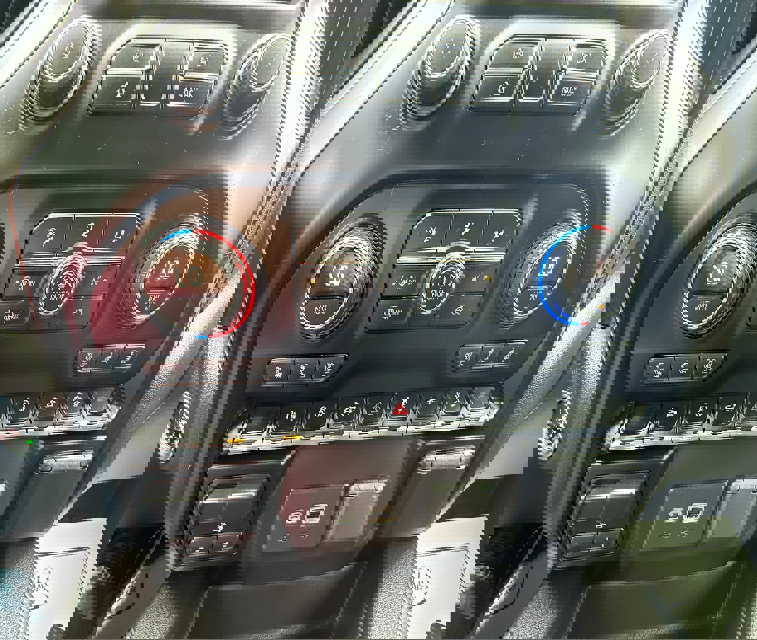 Used 2019 Chevrolet Silverado 1500 LTZ image 21