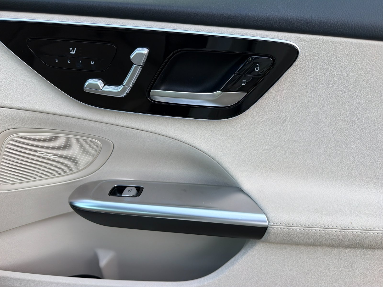 Used 2025 Mercedes-Benz C 300 4MATIC Sedan image 19