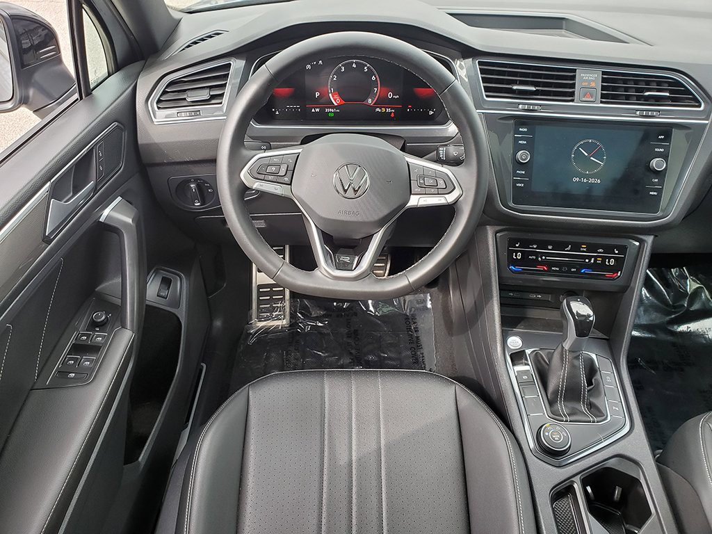 Used 2023 Volkswagen Tiguan SE R-Line AWD/4WD image 16