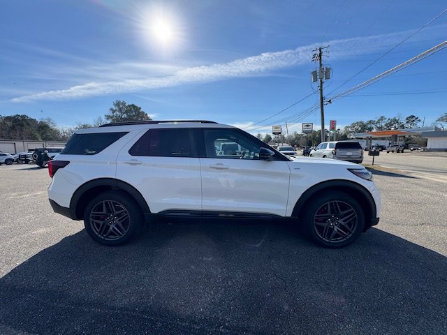 Used 2025 Ford Explorer ST-Line w/ ST-Line Street Pack image 5