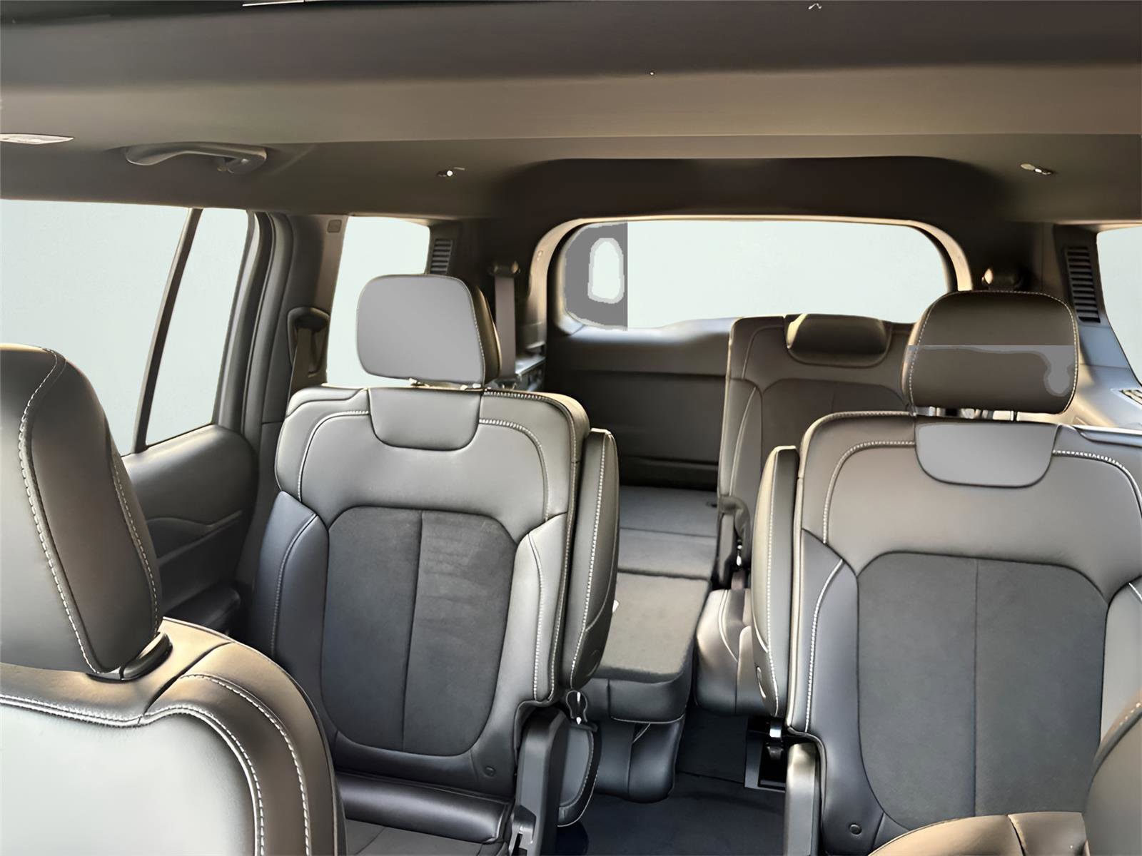 New 2025 Jeep Grand Cherokee L Altitude image 13