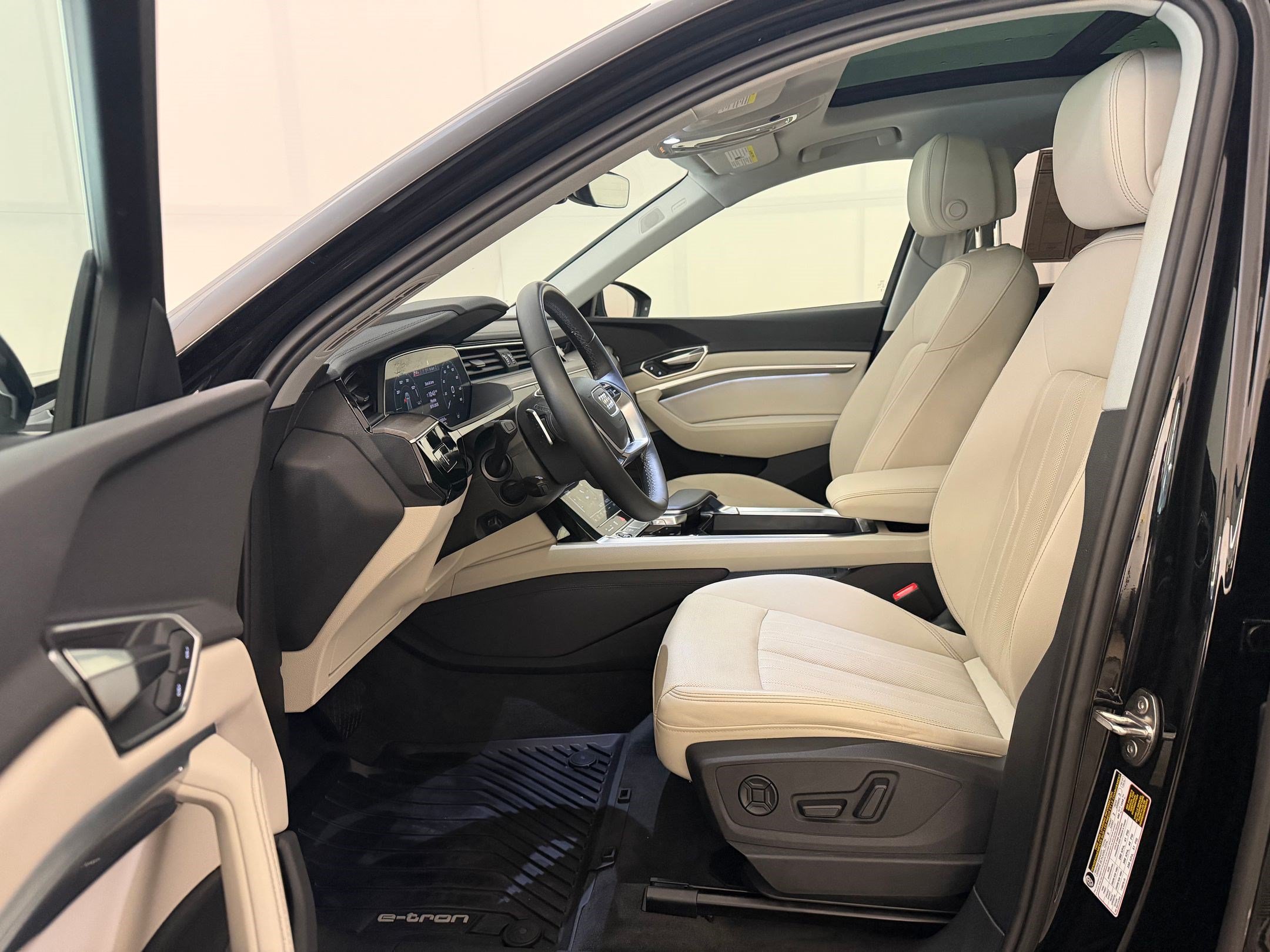 Certified 2024 Audi Q8 e-tron Premium Plus w/ Premium Plus Package AWD/4WD image 5