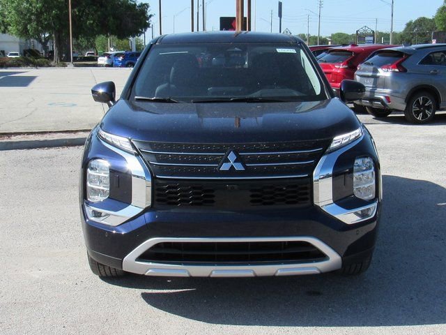 New 2025 Mitsubishi Outlander SE image 7