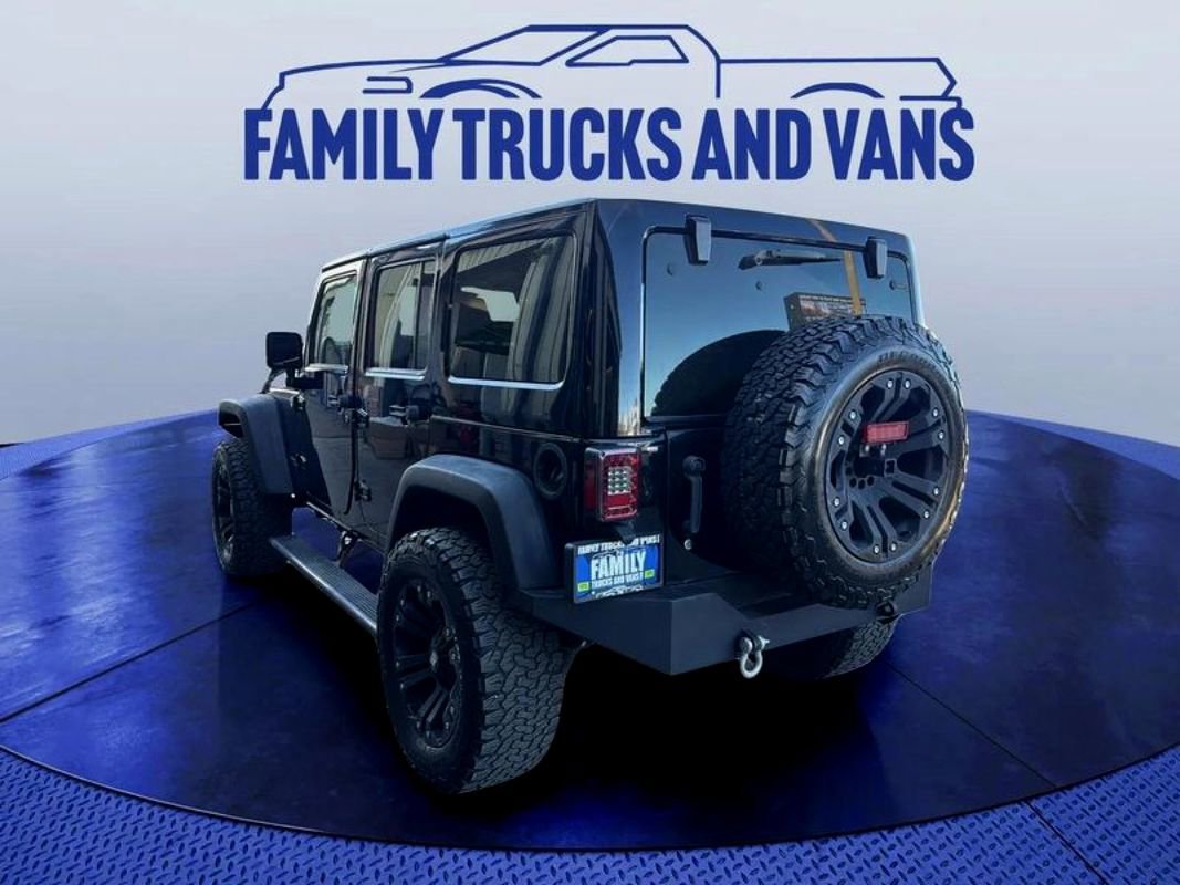 Used 2012 Jeep Wrangler Unlimited Rubicon w/ Connectivity Group image 3