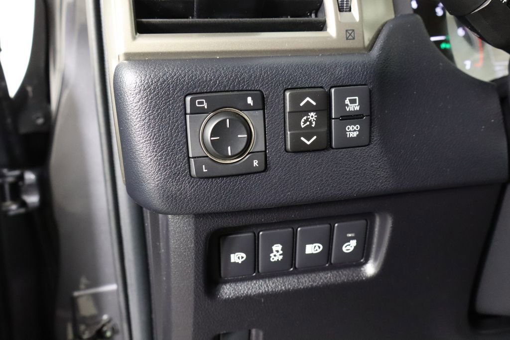 Used 2021 Lexus GX 460 Luxury w/ Accessory Package AWD/4WD image 24