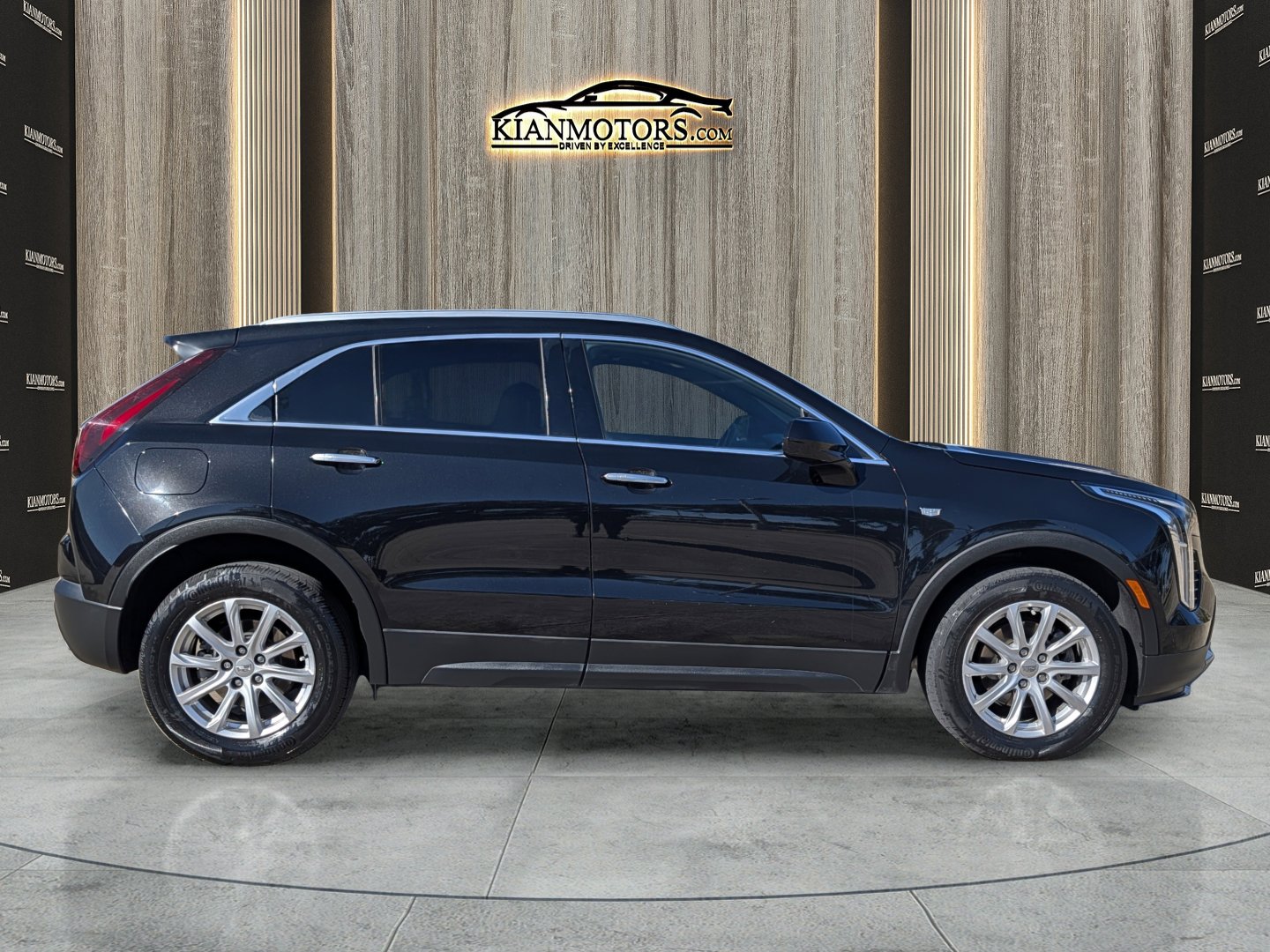 Used 2023 Cadillac XT4 Luxury w/ Cold Weather Package image 8