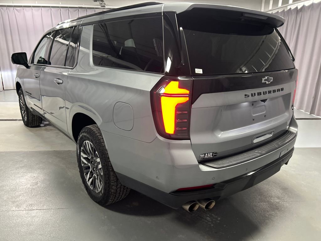 Used 2025 Chevrolet Suburban Z71 image 5