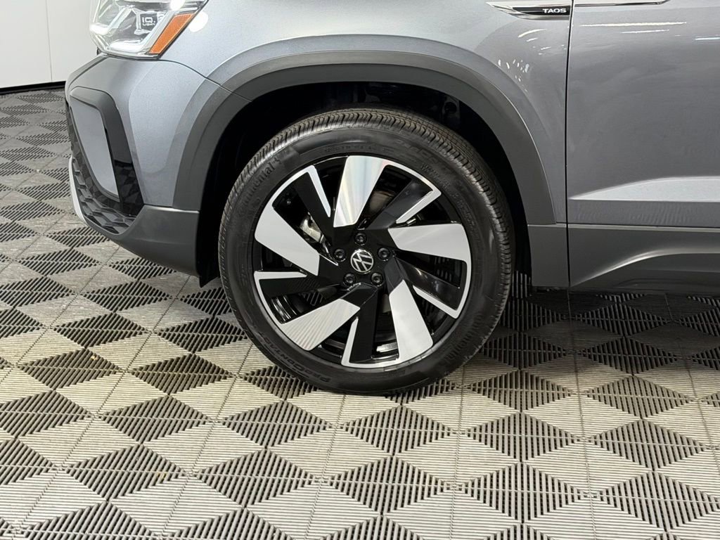 Used 2024 Volkswagen Taos SEL image 11