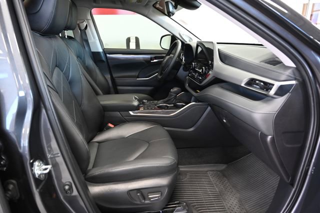 Used 2025 Toyota Highlander Platinum AWD/4WD image 11