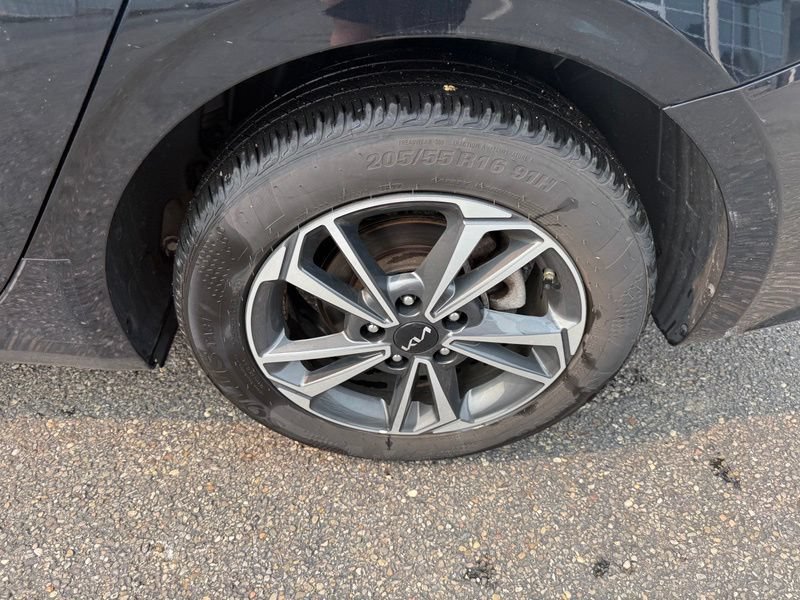 Certified 2024 Kia Forte LXS w/ LXS Technology Package FWD image 17