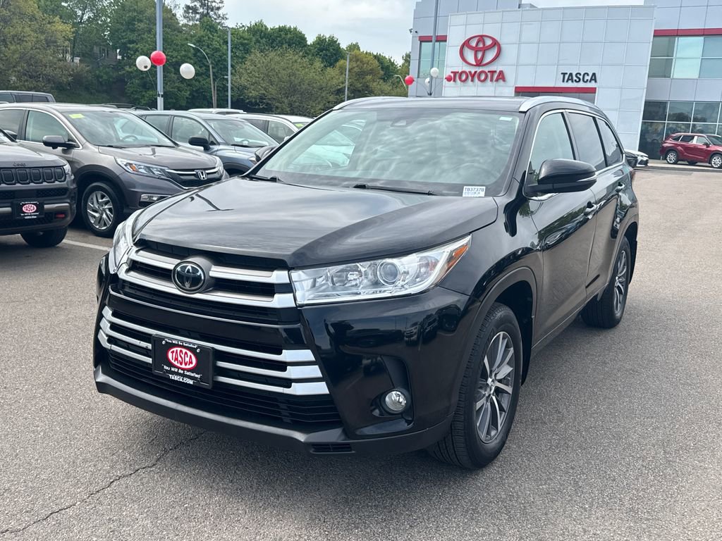 Used 2017 Toyota Highlander XLE AWD/4WD image 3
