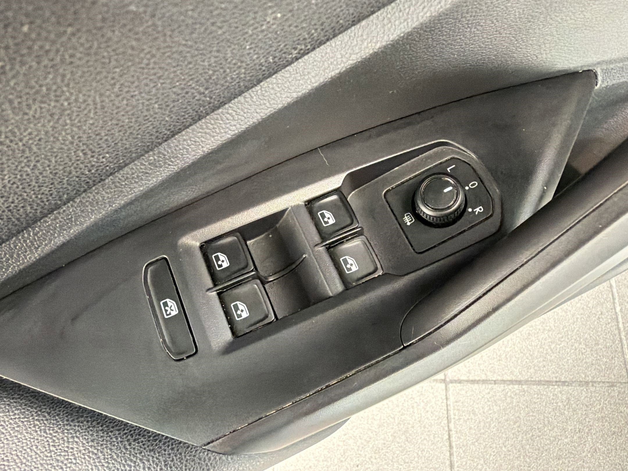 Used 2020 Volkswagen Jetta SE FWD image 13