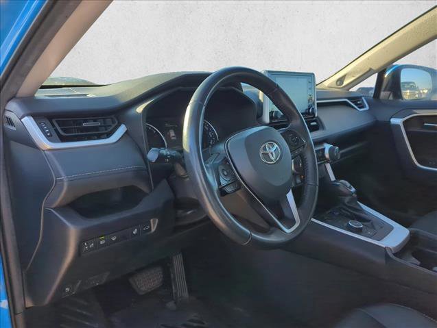 Used 2021 Toyota RAV4 XLE Premium image 14