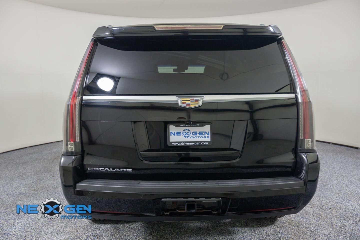 Used 2017 Cadillac Escalade Luxury AWD/4WD image 7