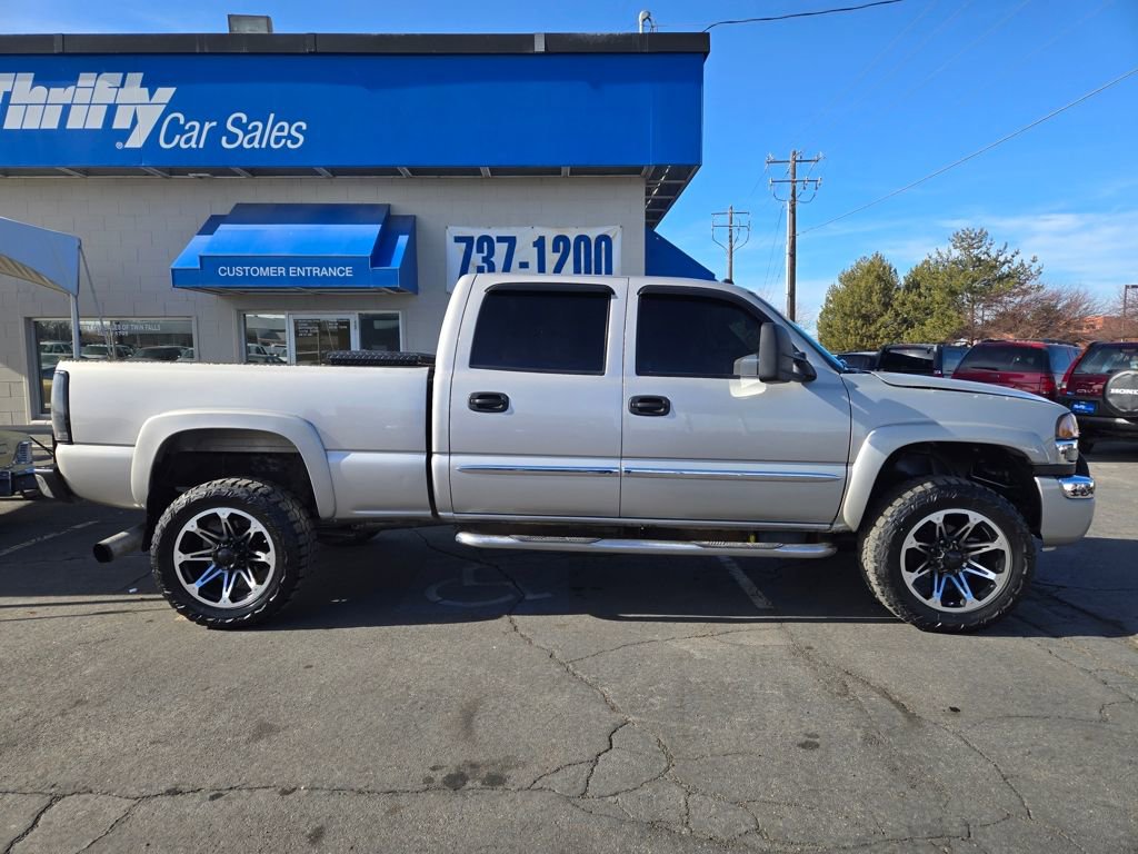 Used 2005 GMC Sierra 2500 SLT w/ Heavy-Duty Power Package AWD/4WD image 2