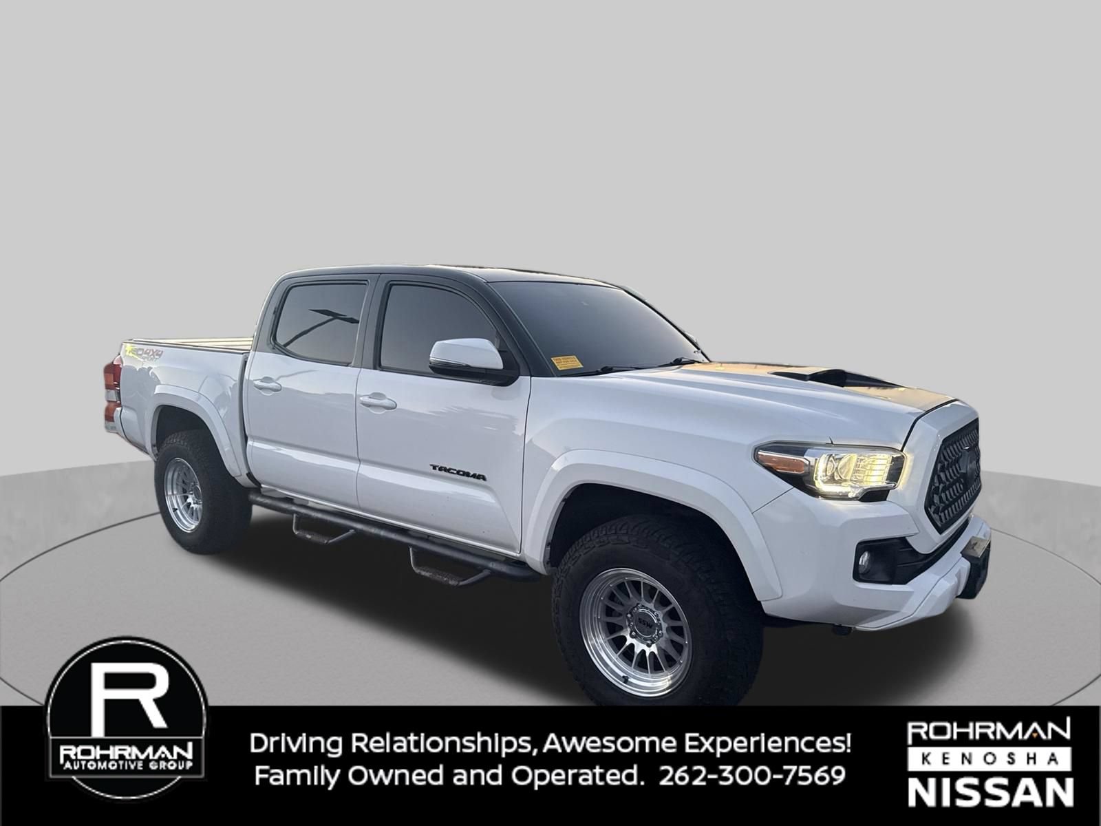 Used 2019 Toyota Tacoma TRD Sport AWD/4WD image 8