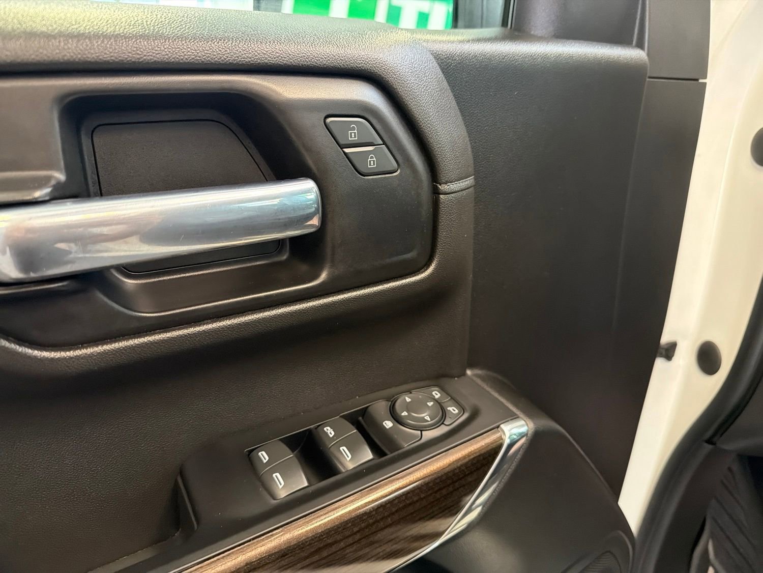 Used 2022 Chevrolet Silverado 1500 LT Trail Boss w/ Bed Protection Package AWD/4WD image 16