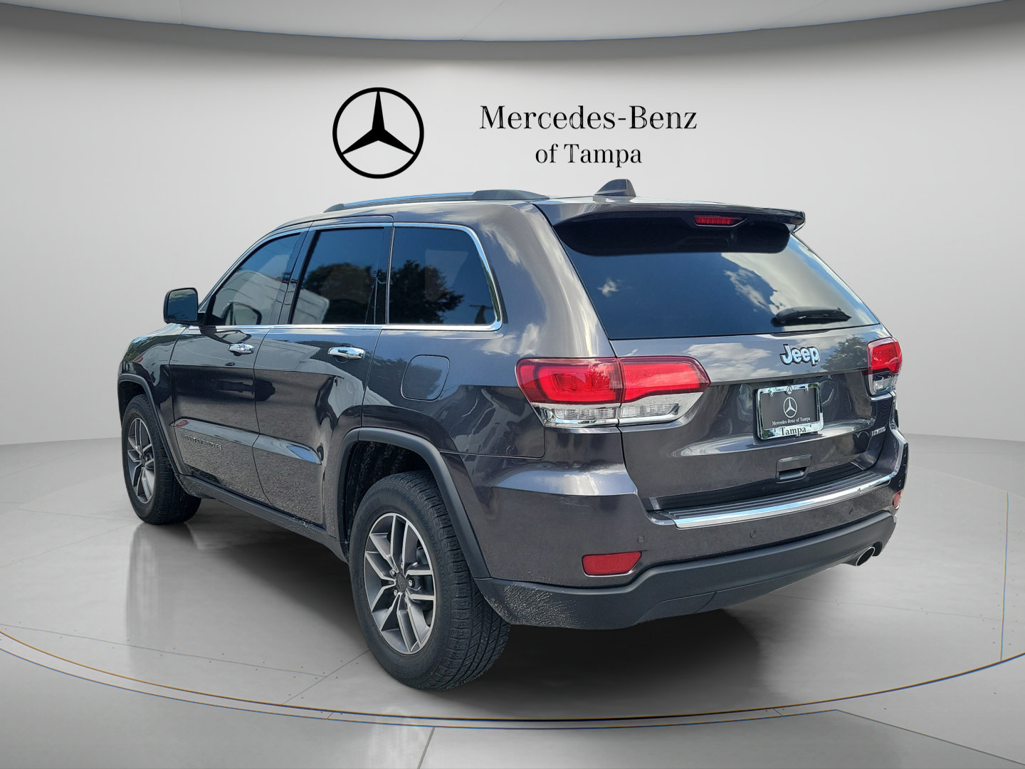 Used 2021 Jeep Grand Cherokee Limited w/ Luxury Group II RWD image 2