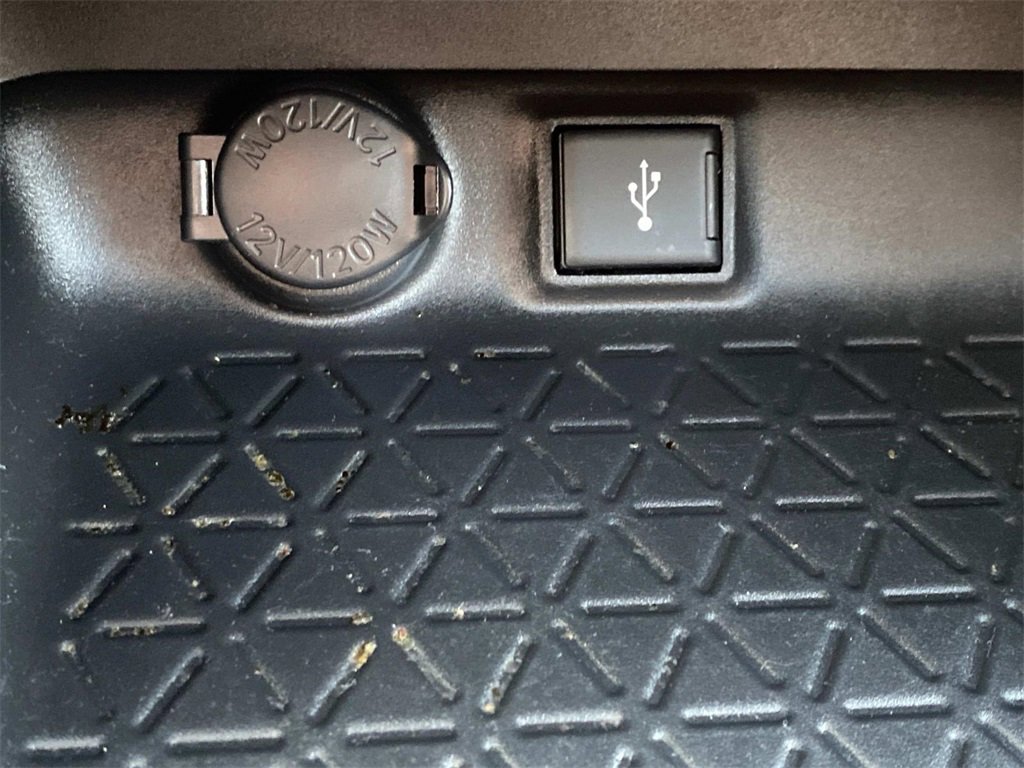 Used 2021 Toyota RAV4 XLE w/ Convenience Package image 33