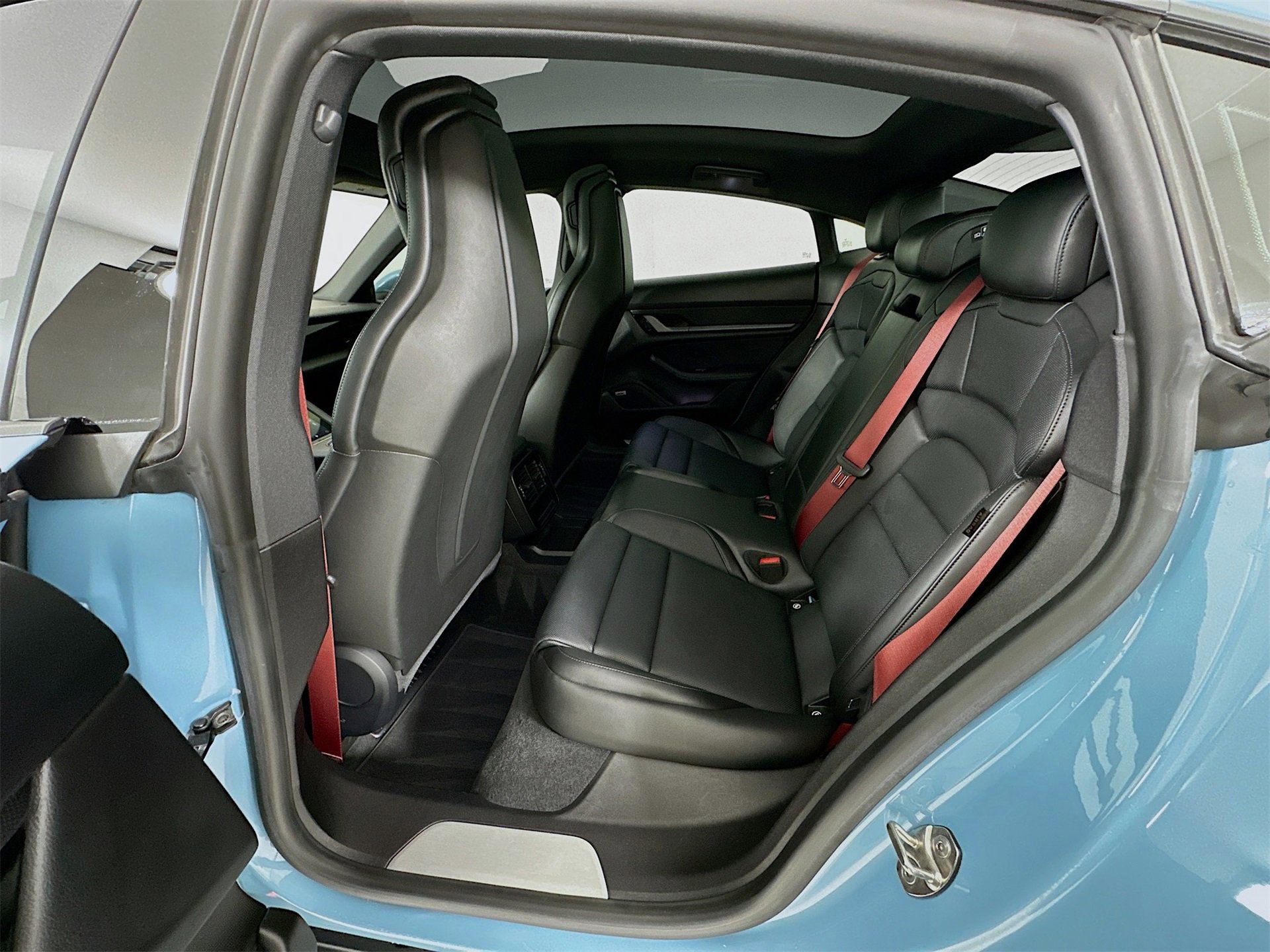 Used 2020 Porsche Taycan 4S image 26