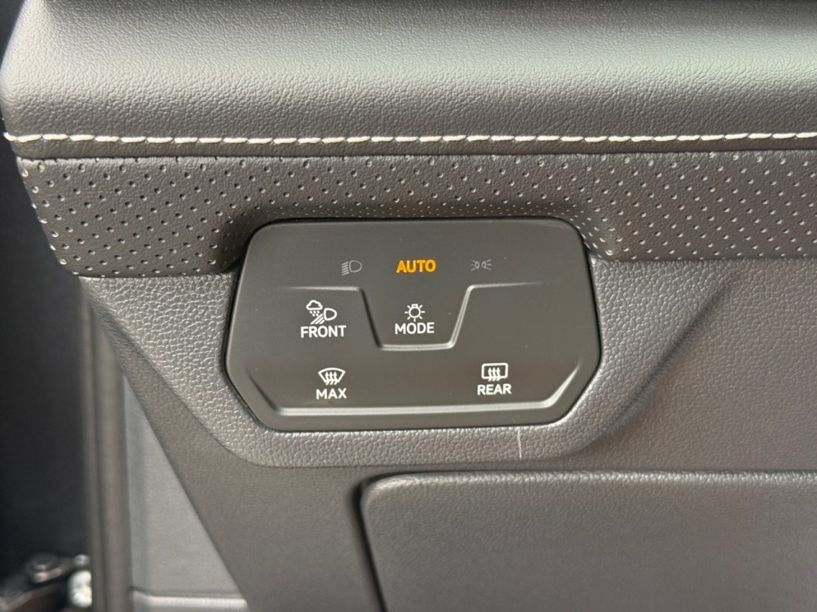 Used 2025 Volkswagen Atlas SE AWD/4WD image 38